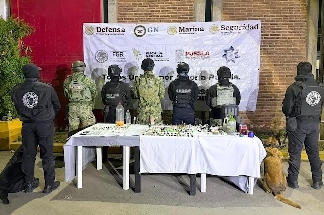 Decomisan armas punzo cortantes, celulares y droga, en el penal de San Miguel 