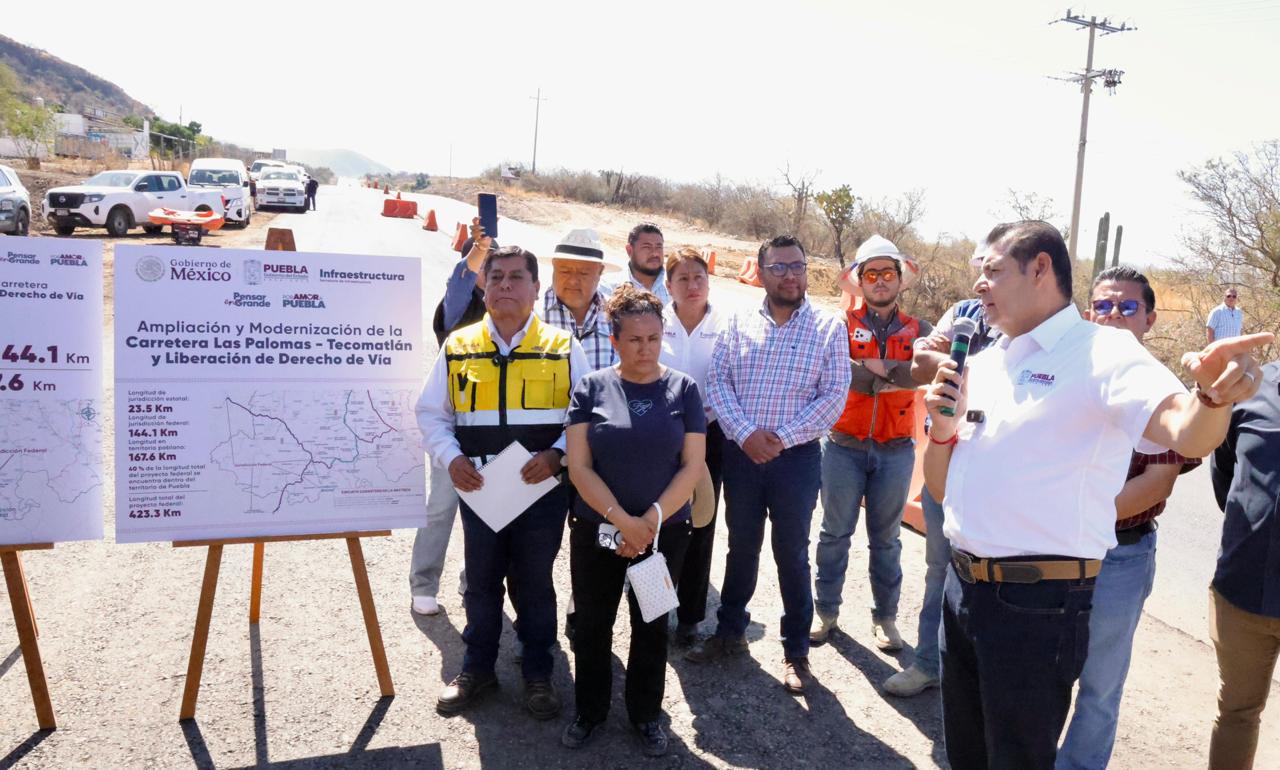 Armenta estuvo en la Mixteca; supervisó obra carretera