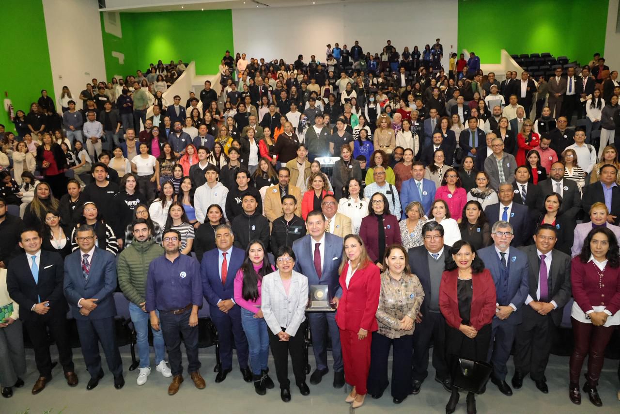 Como orgulloso egresado de la BUAP, Armenta abre puertas a servicio social Universitario