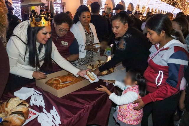 Miles de rostros alegres de niños que recibieron juguetes de los Reyes Magos, Tonatzin y Lupita Fernández