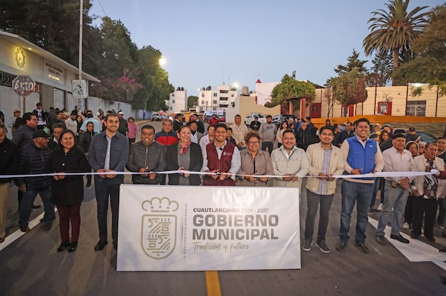 Omar Muñoz, entregó pavimentación en la Unidad Habitacional VW 2