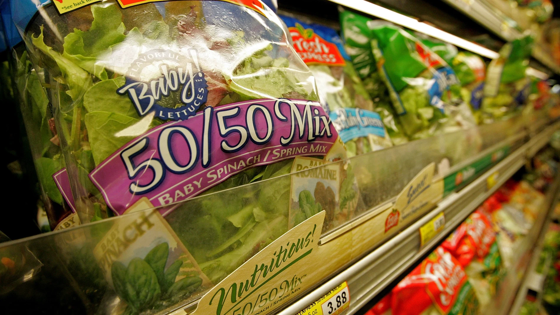 El peligro oculto en las ensaladas de bolsa: Lo que las marcas no te dicen sobre el lavado