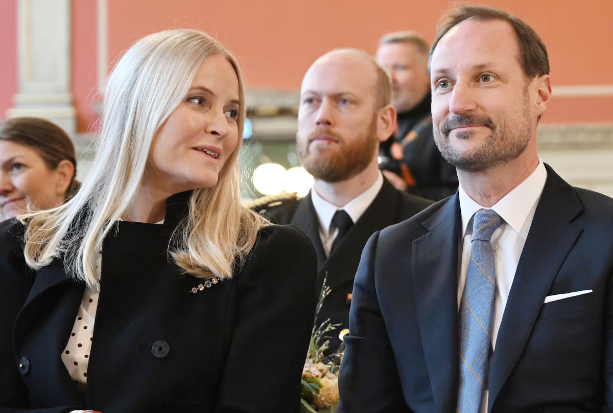 Correos incómodos y disculpas reales: los mensajes entre Epstein y Mette-Marit sacuden a la monarquía noruega