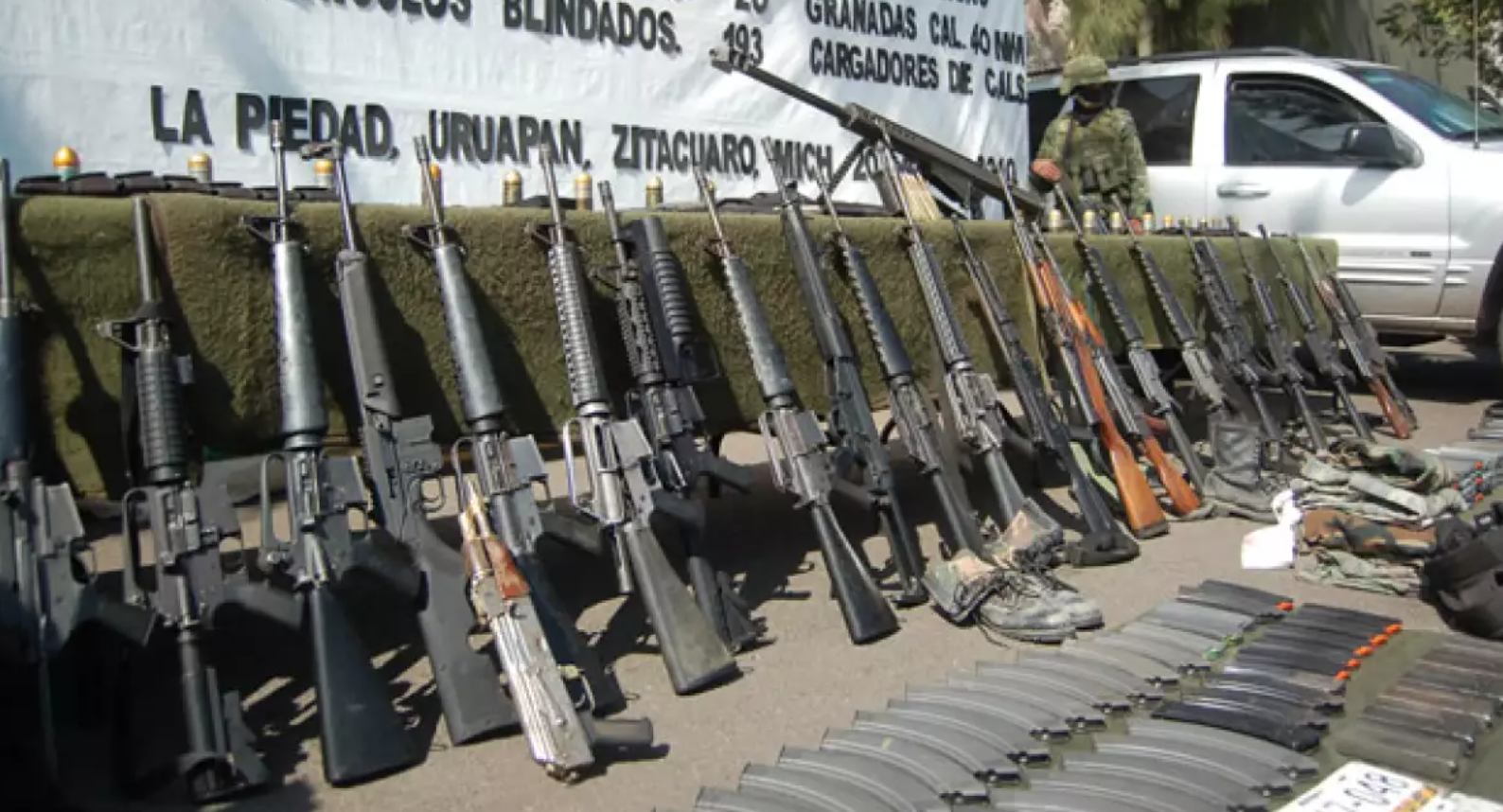 México revisa informe sobre municiones estadounidenses en manos del crimen organizado