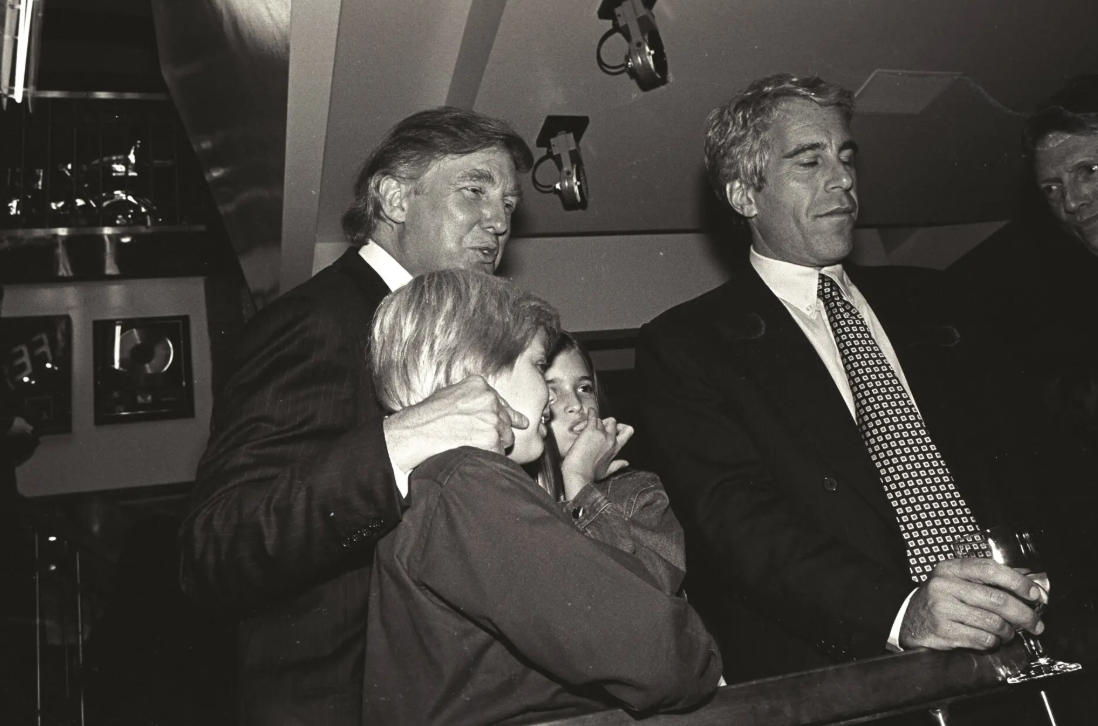 Caso Epstein vuelve a salpicar a Trump tras declaración de Ghislaine Maxwell