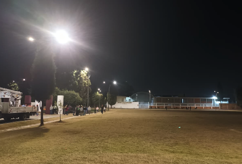 Iluminan la Unidad Deportiva de Cuachayotla