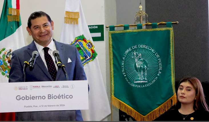 Alejandro Armenta pidió a alumnos de Derecho decidirse a pensar en grande 