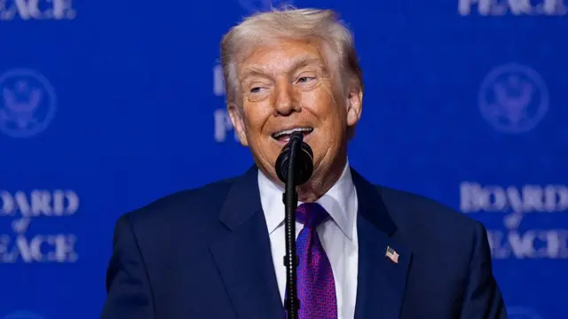 Trump lanza advertencia global y arremete contra la Corte Suprema