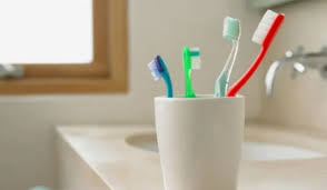 El «Efecto Aerosol» del Inodoro: Por qué tu cepillo de dientes podría tener restos de materia fecal