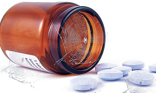 El peligro de los medicamentos vencidos: Por qué «probar suerte» puede dañar tus riñones