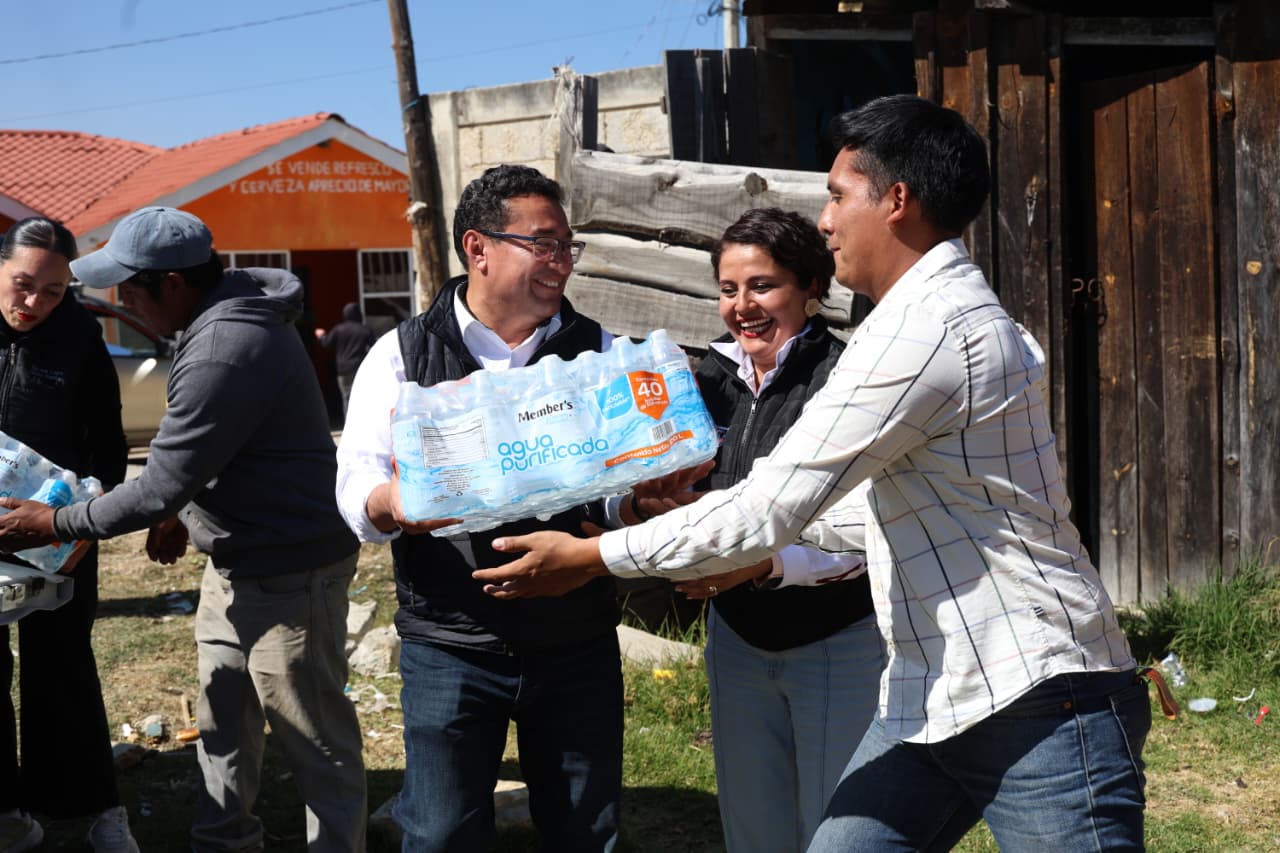 Diputados entregaron víveres a damnificados de Yahualutzingo