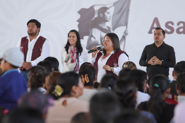 2 mil 500 pesos a cada alumno inscrito a  la beca universal “Rita Cetina”