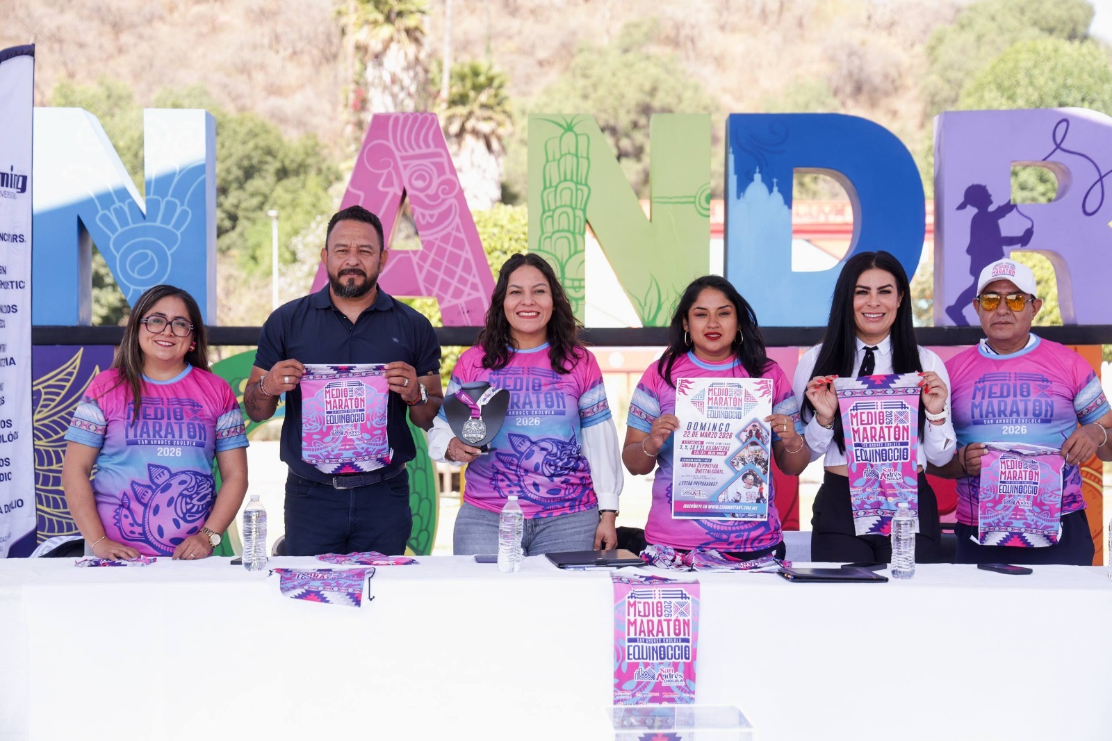 Presentan  playera y medalla del Medio Maratón San Andrés Cholula 2026
