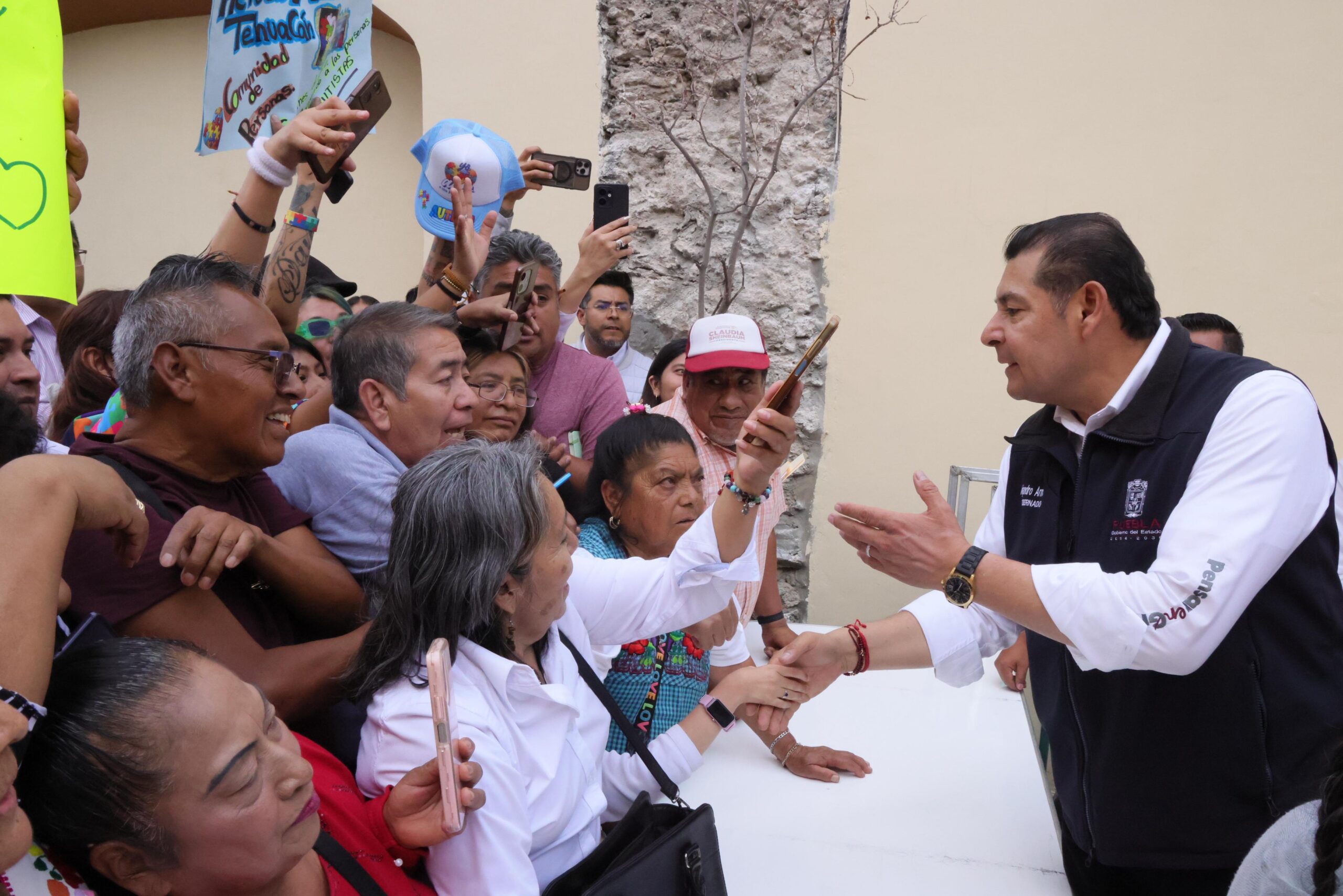 Alejandro Armenta inicia recorrido del estado en Tehuacán atendiendo de cerca los temas que preocupan a las familias