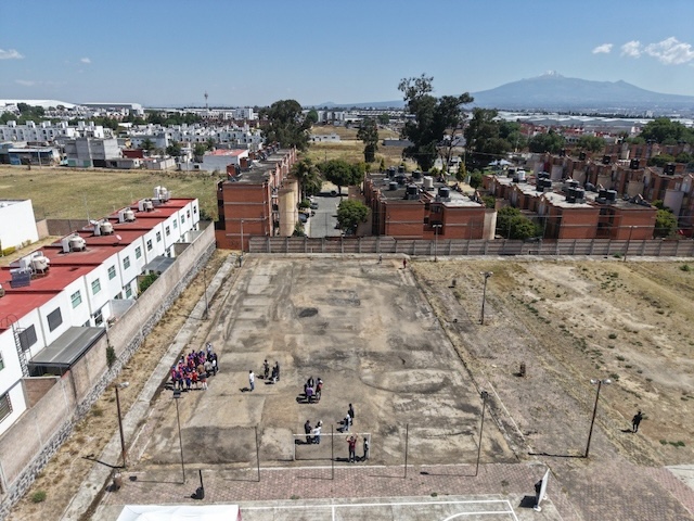 Omar Muñoz da banderazo para construcción de una cancha de fútbol
