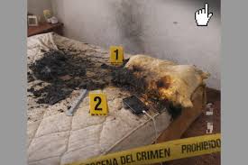 La «Bomba Térmica» en tu Cama: Por qué cargar el celular bajo la almohada es un riesgo de incendio y salud