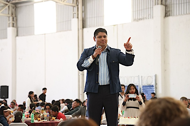 En la familia se forman los valores que dan rumbo a la sociedad: Omar Muñoz