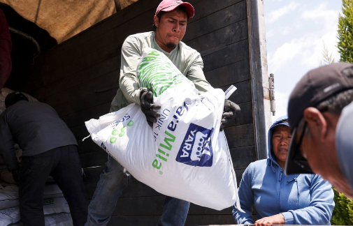 Entregan fertilizantes a productores de San Andrés Cholula