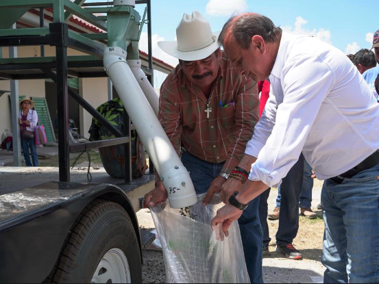 600 productores beneficiados con reparto de frijol a través del Sistema DIF