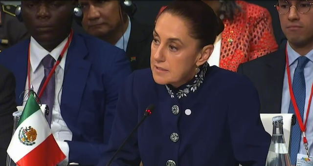 Sheinbaum se califica como mujer de paz en la IV cumbre por la Democracia en España