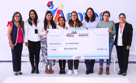 Lupita Cuautle entrega apoyos económicos a planteles educativos