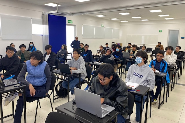 Participa B5M en clase internacional sobre Física de partículas