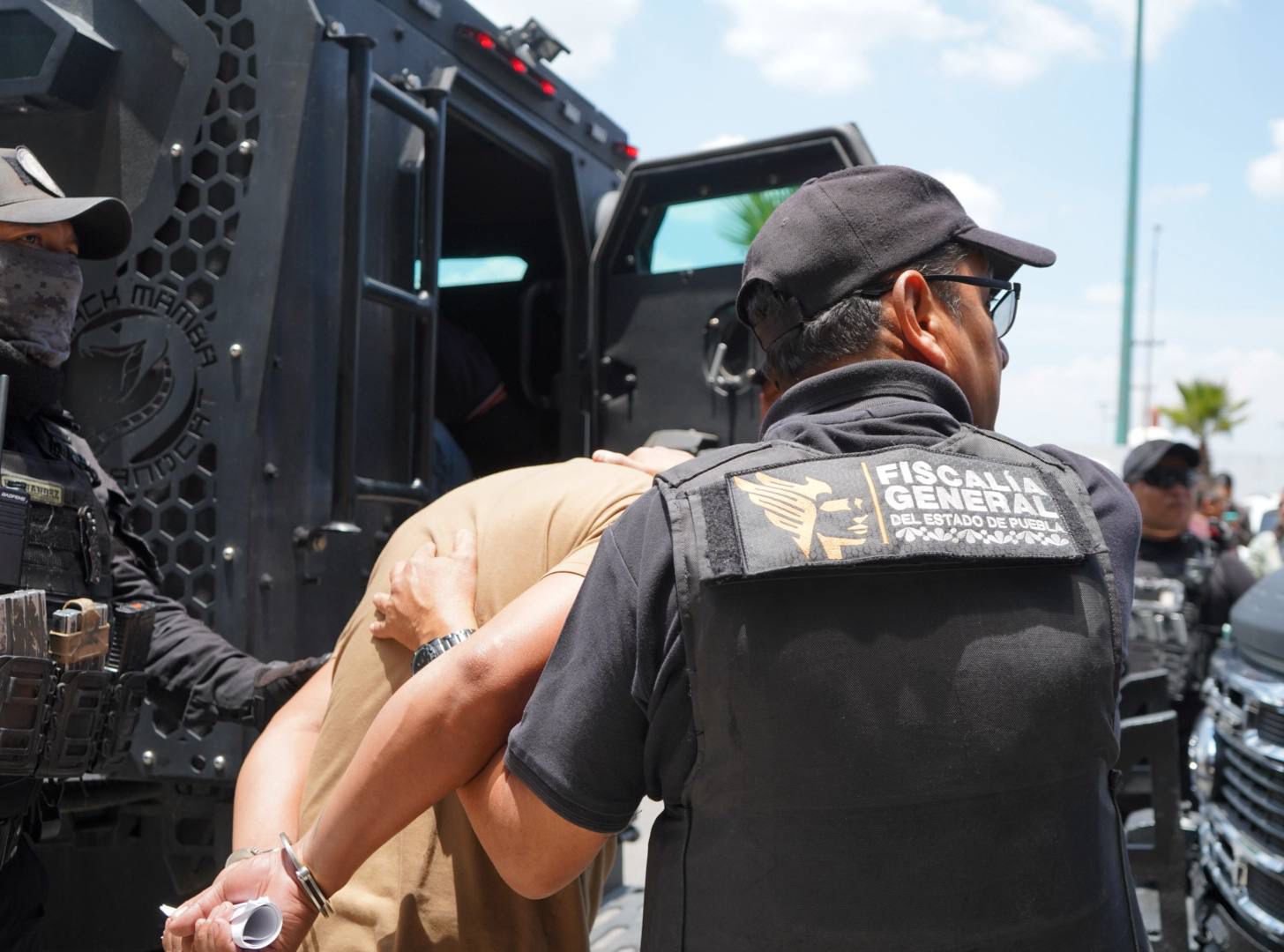 En fuerte operativo “El bukanas”,  y 6 de sus cómplices, fueron recluido en el penal de Tepexi