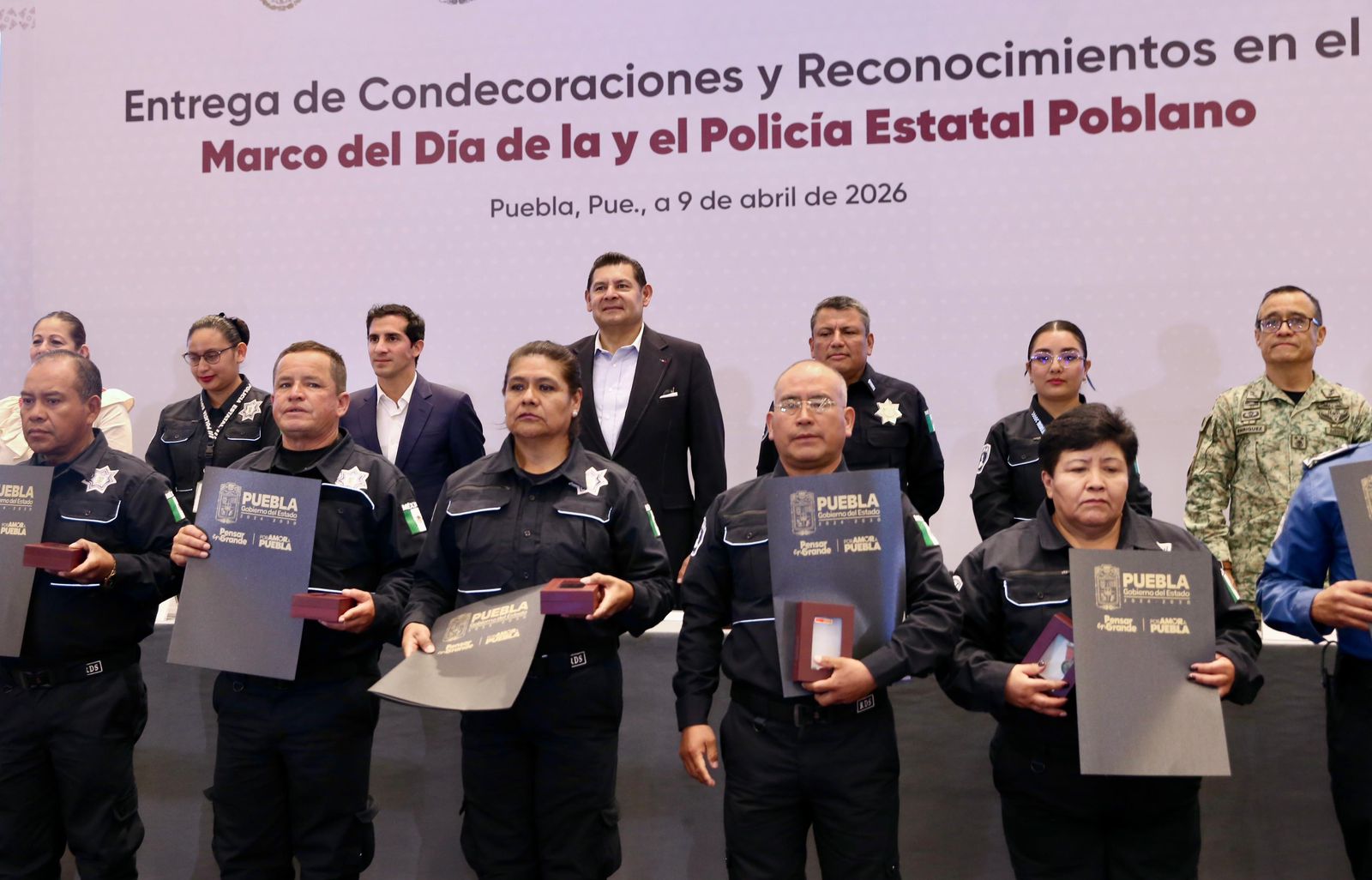 Reconocimientos a policias con 30, 35 y 40 años de servicio