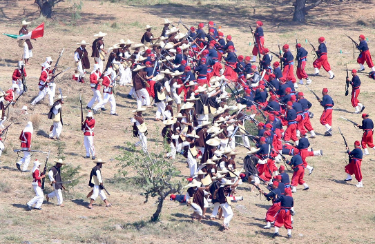 Militares escenifican Batalla del 5 de Mayo 