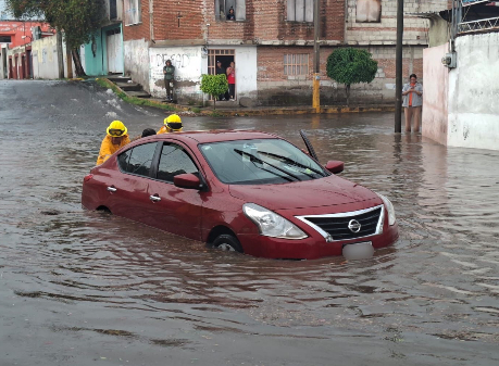 Protección Civil Estatal auxilió a automovilistas varados por lluvias y limpió estadios.