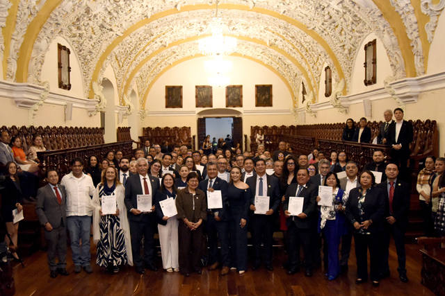 Reconocen  esfuerzo y compromiso de directivos y secretarios administrativos de la BUAP