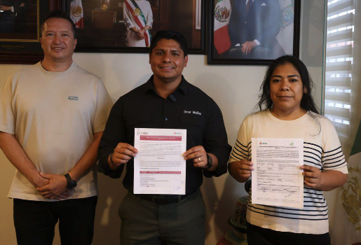 Pemex, premia al alcalde Omar Muñoz; dona al ayuntamiento equipo para prevenir inundaciones