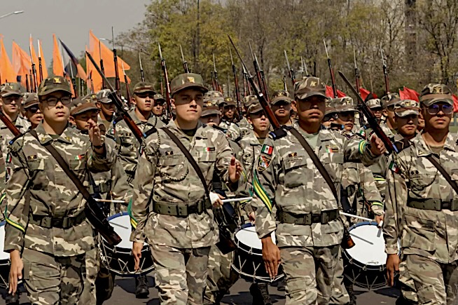 Despliegue operativo de seguridad en el Desfile del 5 de Mayo