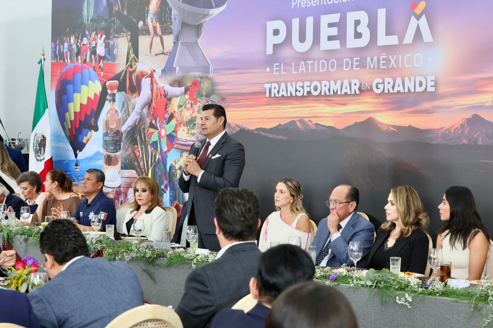 «Puebla, el latido de México”, libro que resalta la grandeza, identidad y riqueza de nuestro estado