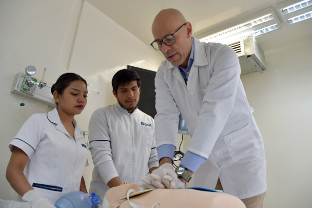 Escuela de Enfermería BUAP, opera como centro certificador en atención de emergencias