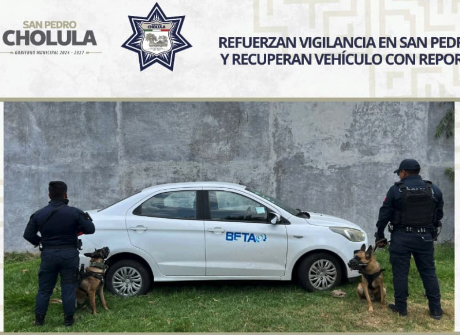 Policias de Cholula aseguran vehículo robado 