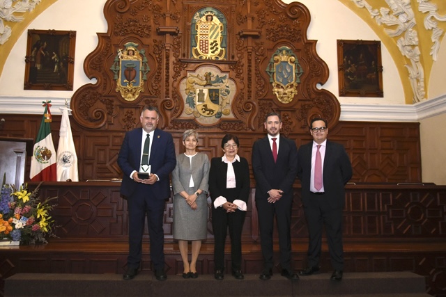 REDDU otorgó la presea al “Dr. Jorge Carpizo” al Rector Enrique Palafox  