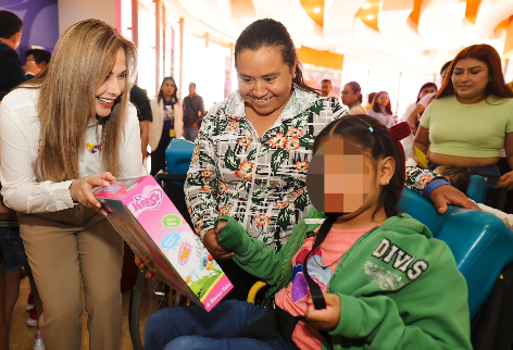 Dan a Ceci Arellano el distintivo “El Corazón del Teletón”