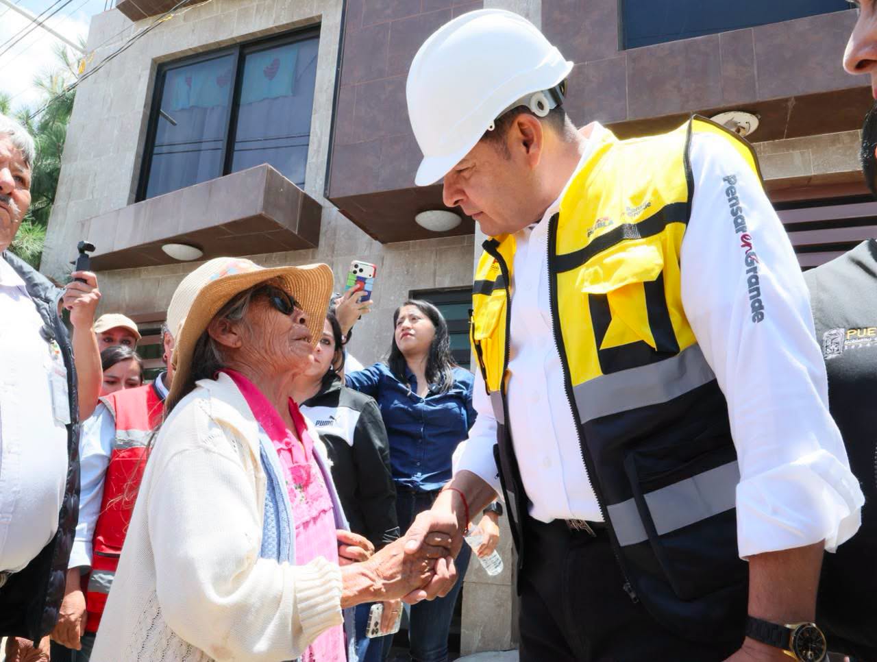 Alejandro Armenta recorre zona afectada en Ciudad Serdán