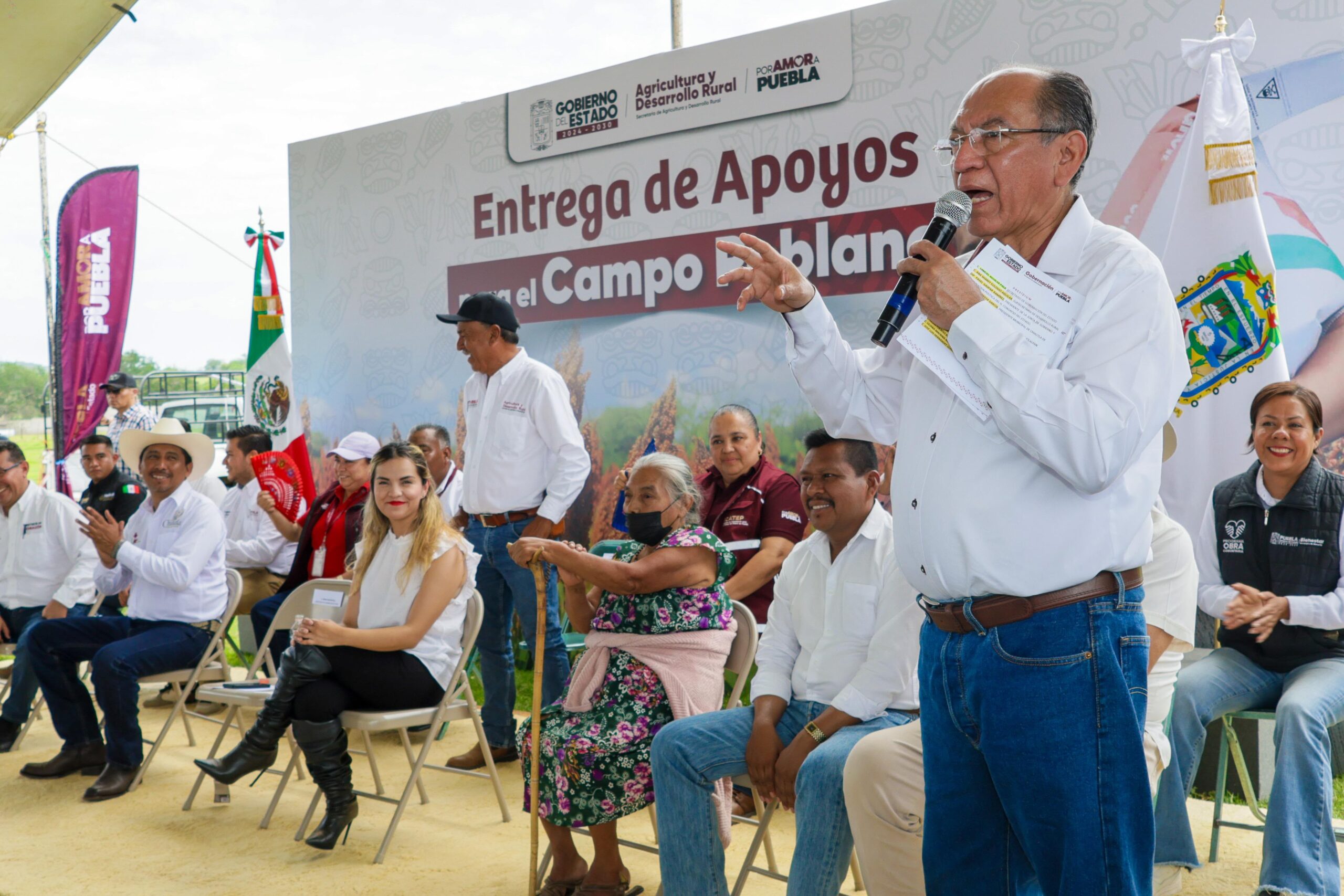 Entregan más de 5 mil bultos de sorgo a productores de la Mixteca.