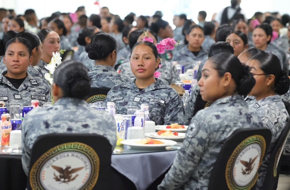 Entregan reconocimientos a miembros de la Guardia Nacional