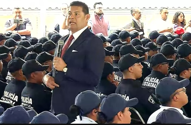 Llamado de Armenta a nuevos policías: «Arrebaten a la delincuencia a nuestros jóvenes».