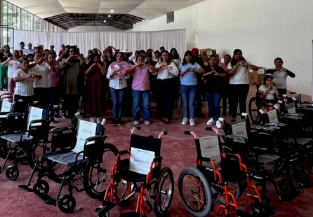 Las delegaciones del SEDIF distribuyen aparatos funcionales