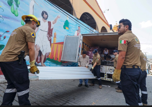 Se mantiene la ayuda a familias de Pantepec afectadas por fuertes vientos