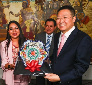 El embajador chino Chen Daojiang, visitó la milenaria Cholula