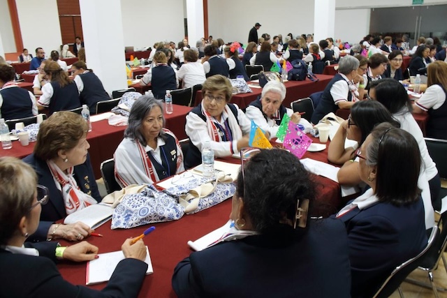 Homenaje a Atilio Peralta; la reunión de Damas Vicentinas