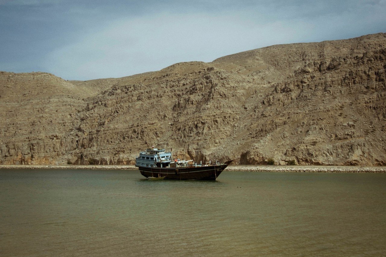 Irán cierra el estrecho de Ormuz tras ataques israelíes en Líbano