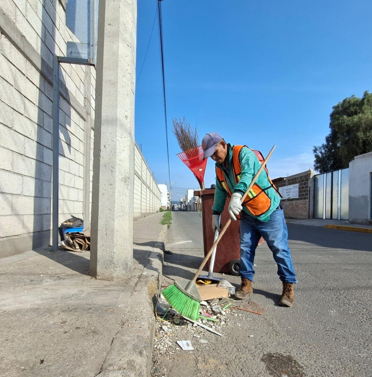 Inicia programa ‘Barriendo tu Calle’ en San Pablo Tecámac para embellecer el municipio