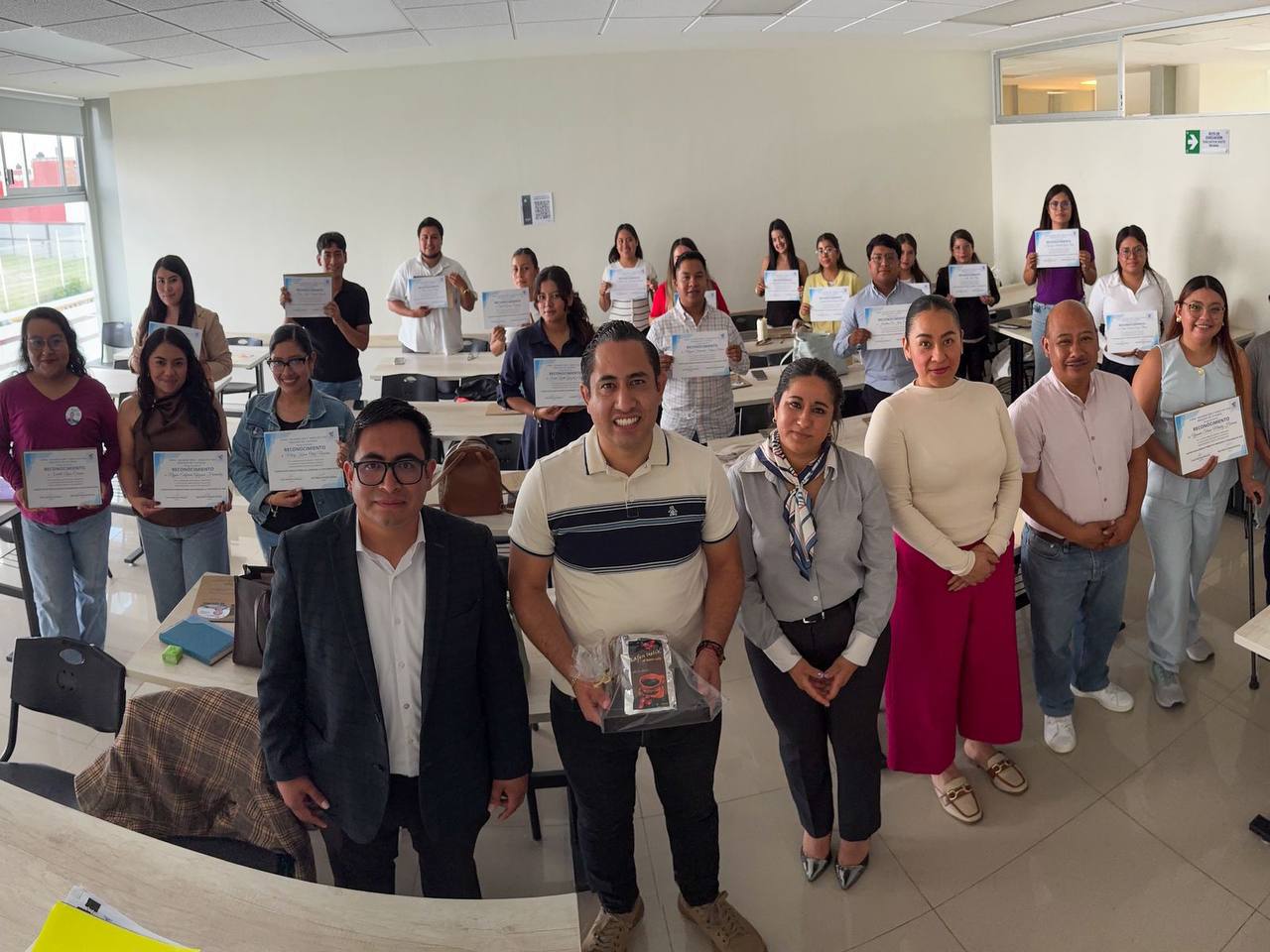 IPMP analiza experiencias de docentes para mejorar su formación profesional