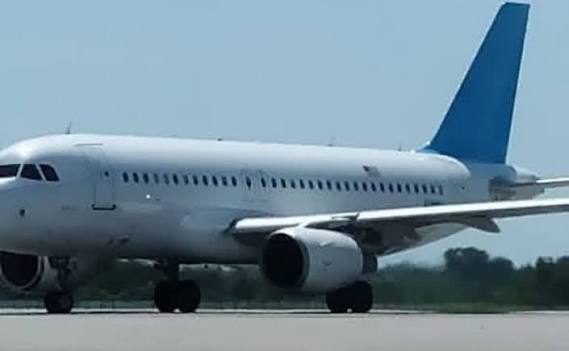 Cuba recibe vuelo con 96 migrantes irregulares deportados desde Estados Unidos